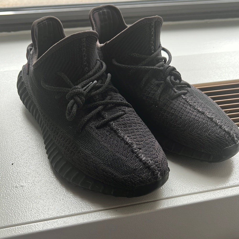 Yeezy 350 non reflective. Good condition. Worn a few times
